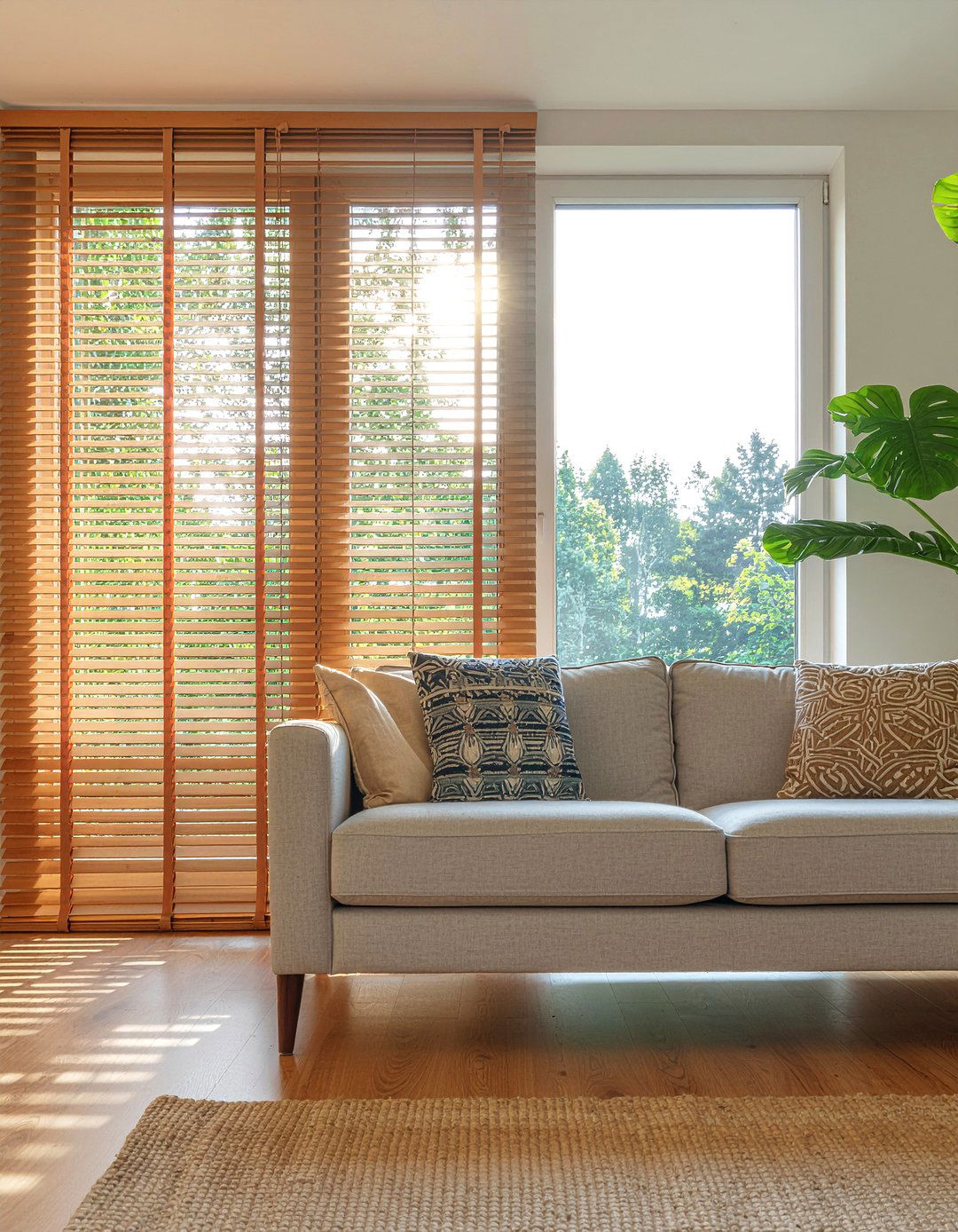 Bamboo window shades - 30 British colonial living room ideas