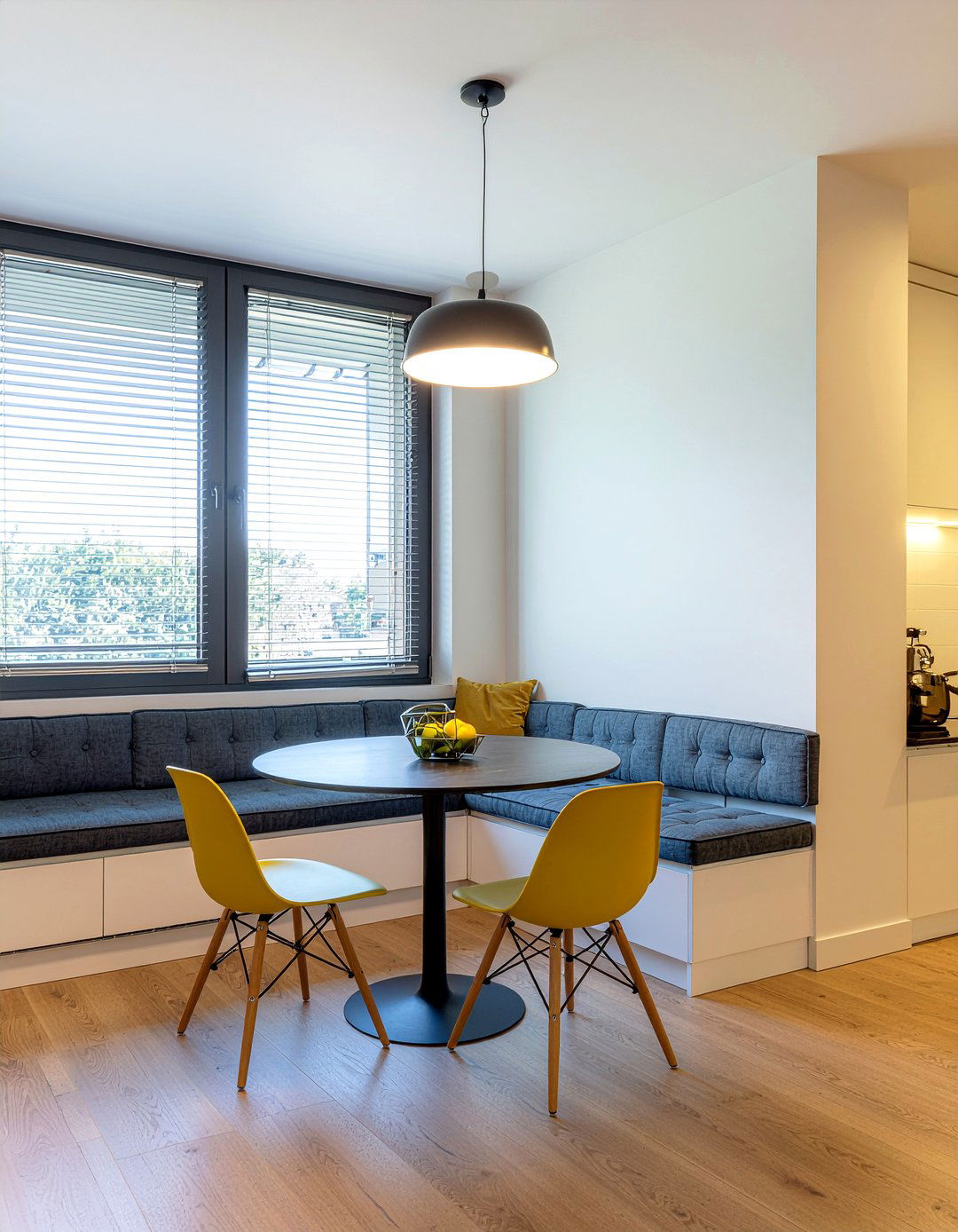 Banquette Seating - 30 dining room layout ideas