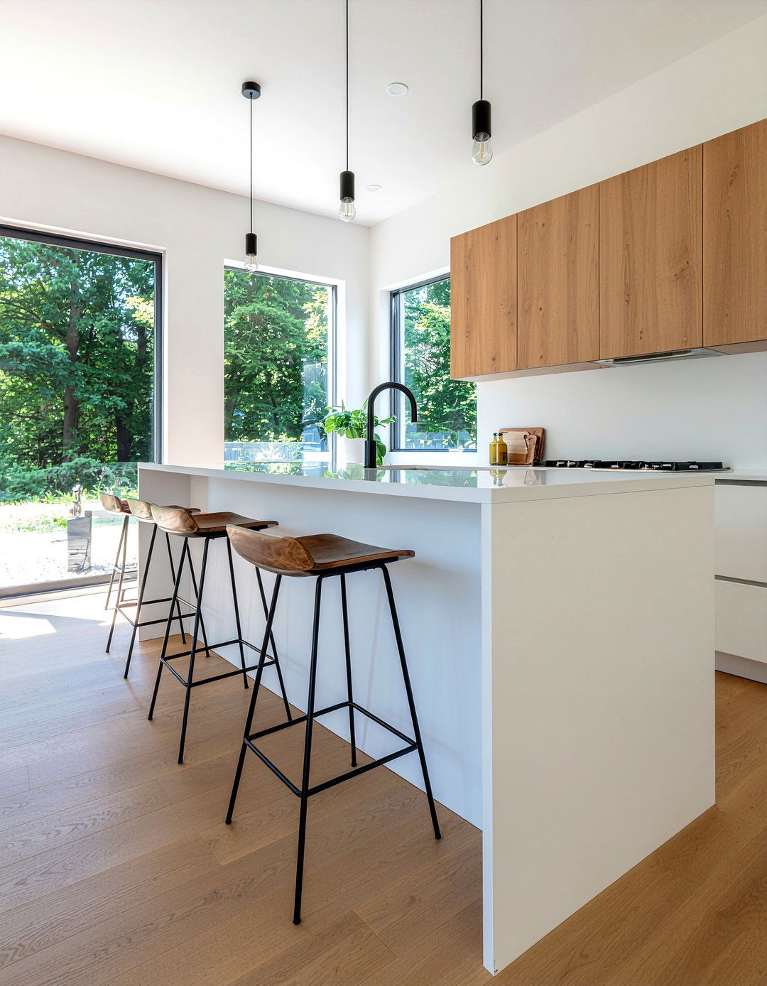 Bar Stools - 30 affordable kitchen ideas