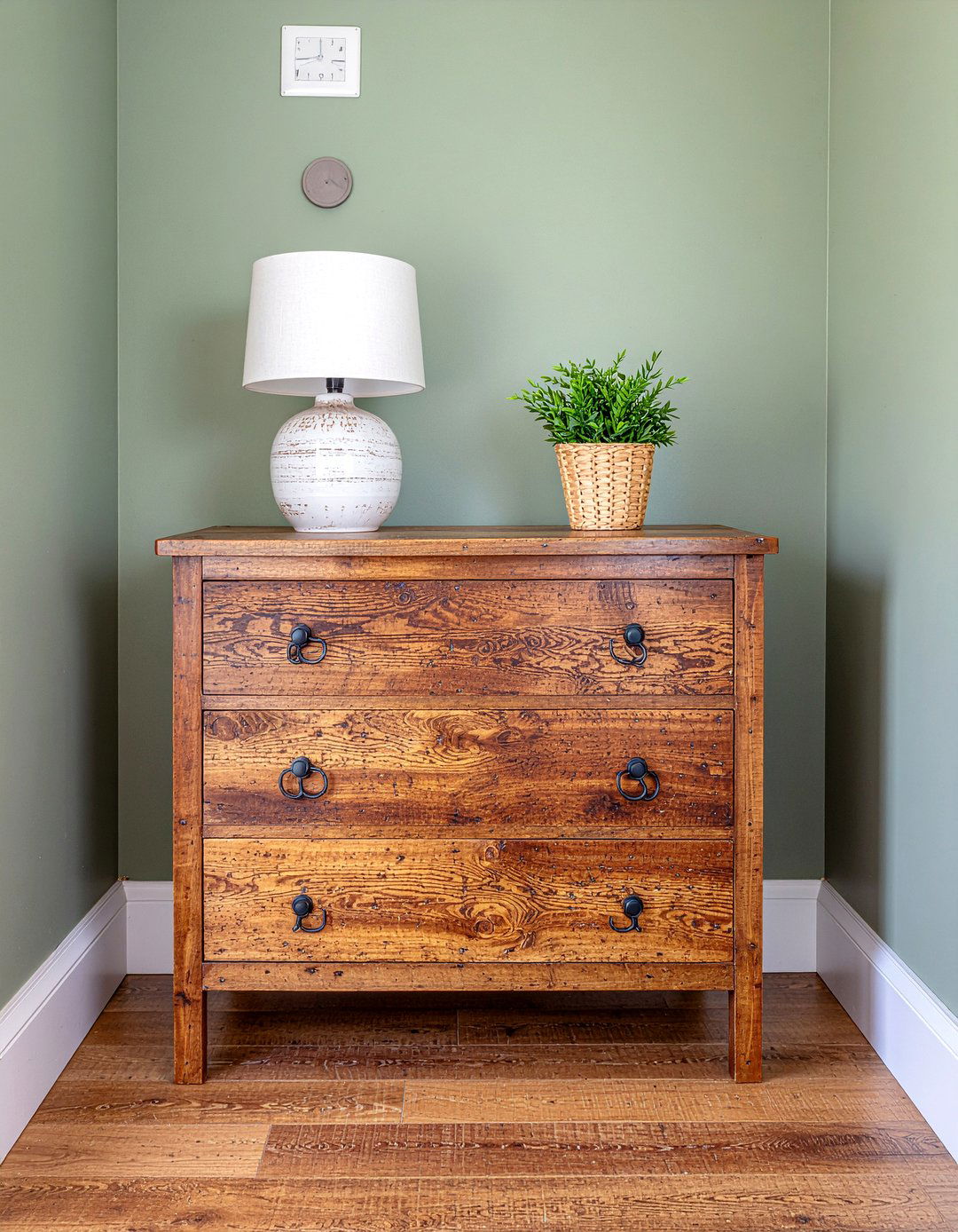 Barn Wood Dresser - 30 bedroom reclaimed wood furniture ideas