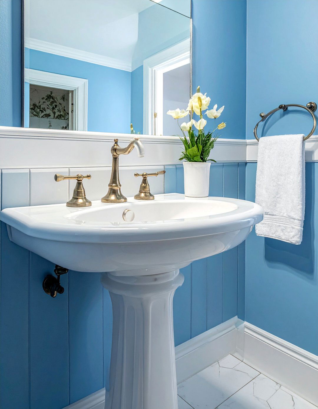 Bathroom Pedestal Sink - 30 bungalow bathroom ideas