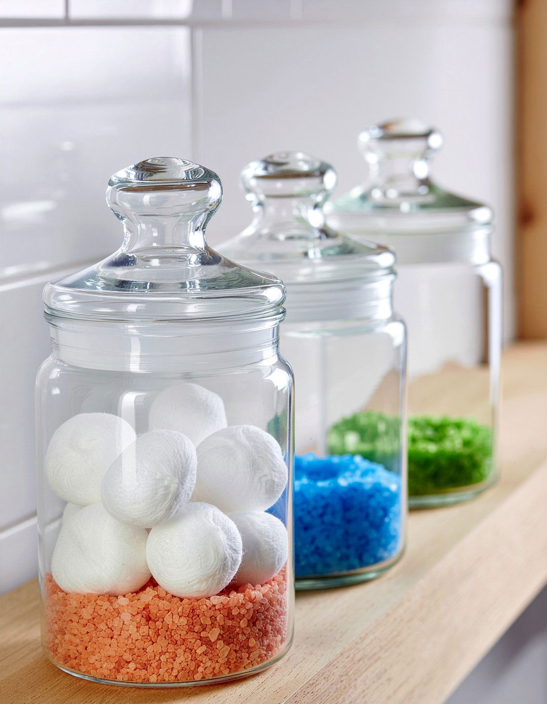 Bathroom apothecary jars - 30 affordable bathroom ideas