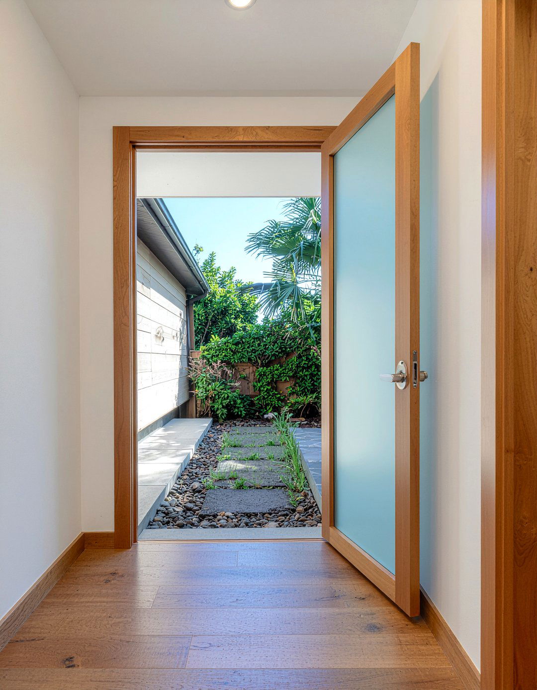 Bathroom pocket door - 30 bathroom optimization ideas