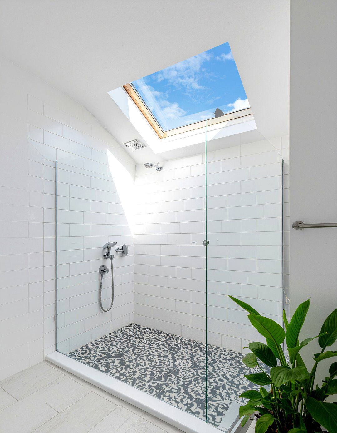 Bathroom skylight - 30 bathroom trendy element ideas