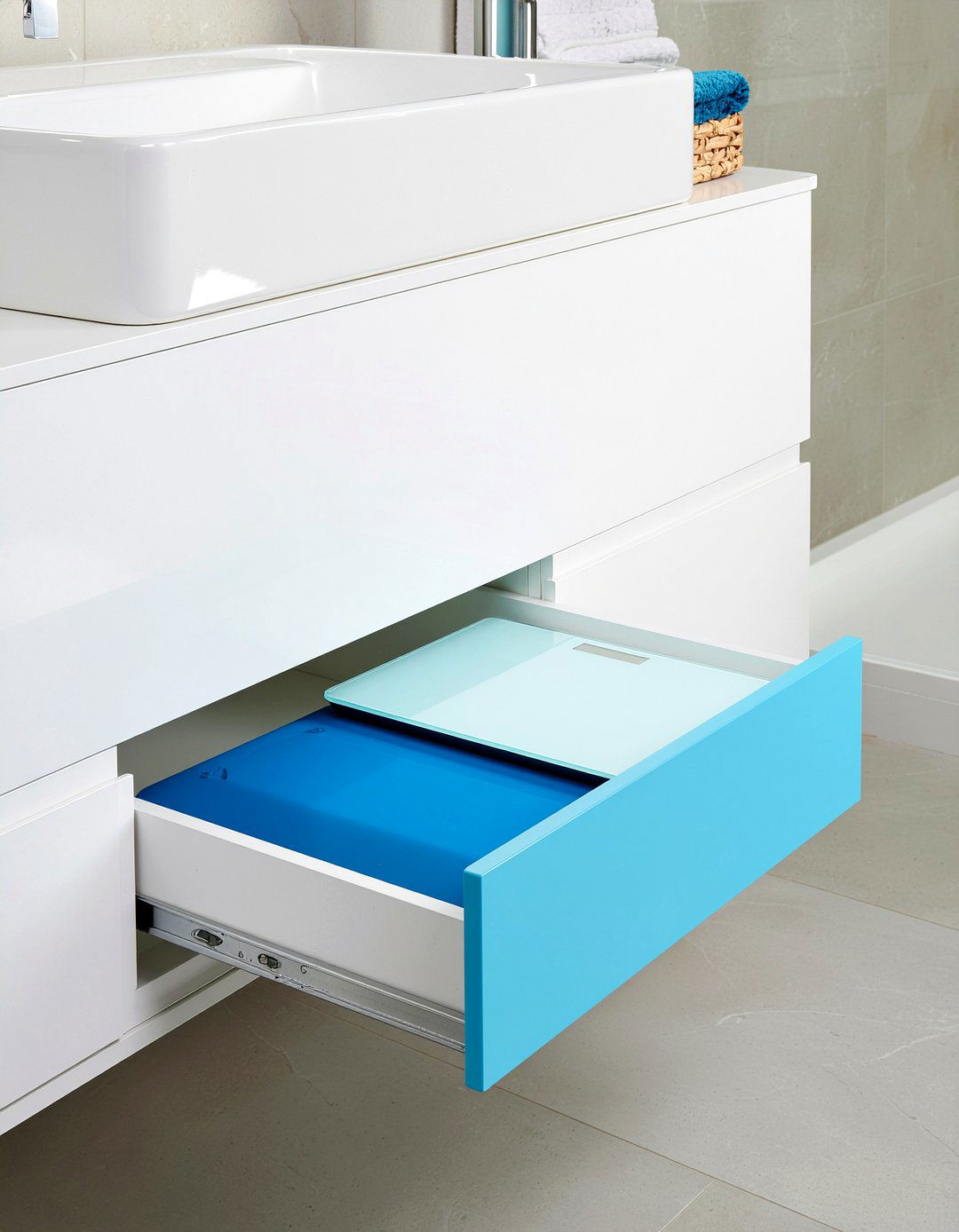Bathroom toe kick drawer - 30 bathroom optimization ideas