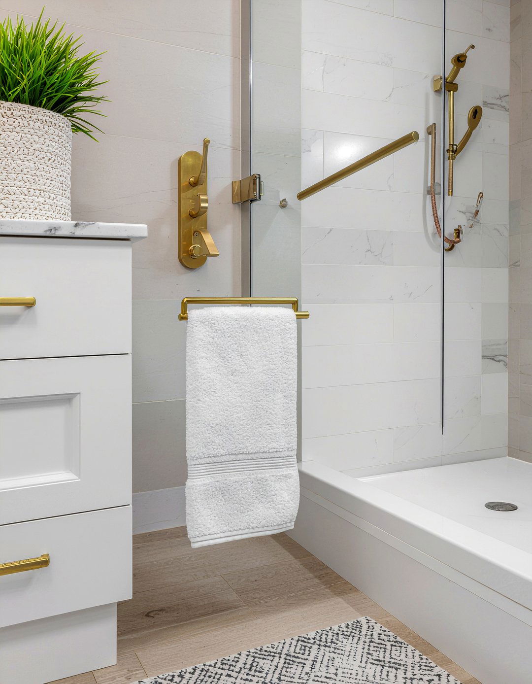Bathroom towel bars - 30 bathroom mistakes to avoid