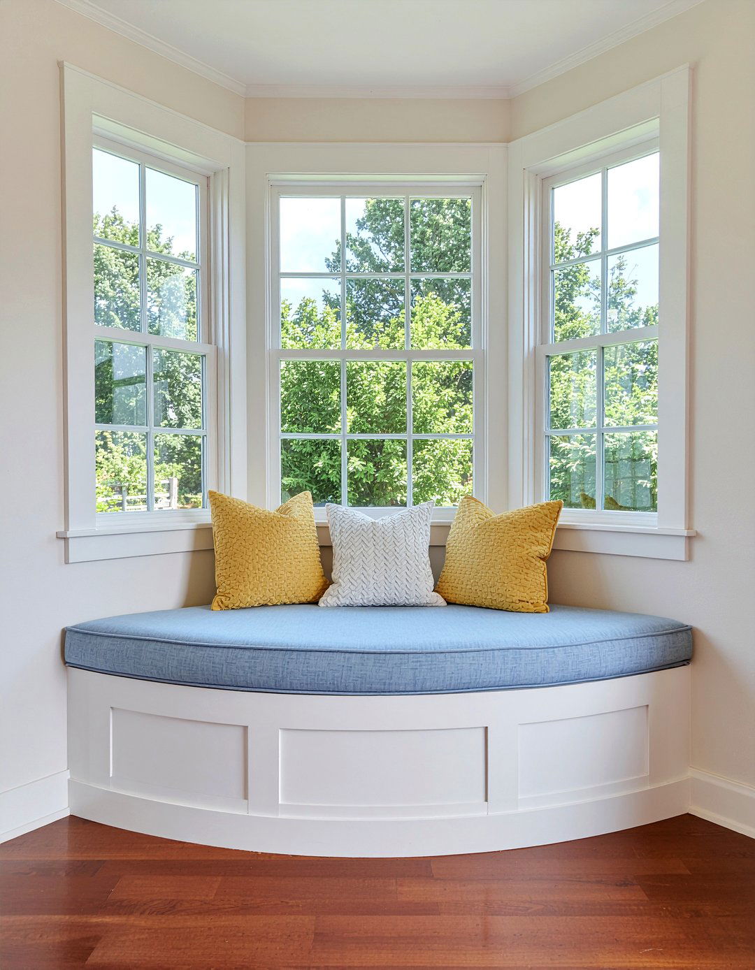 Bay Window Bench - 30 living room nook ideas