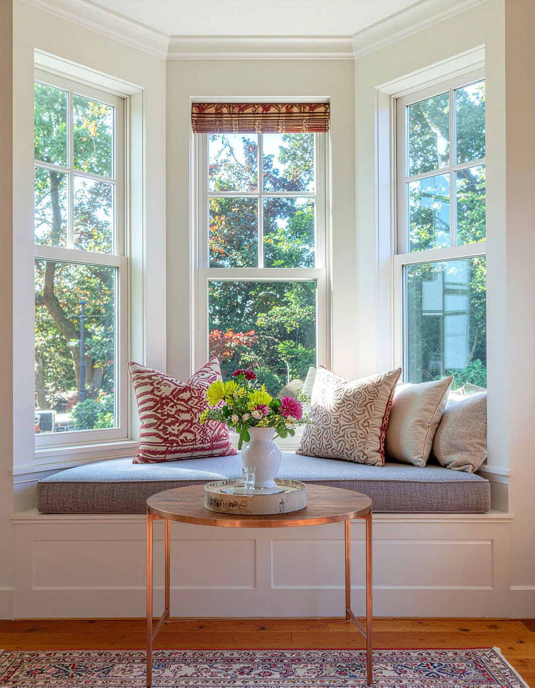 Bay Window Living Room - 30 character home living room ideas