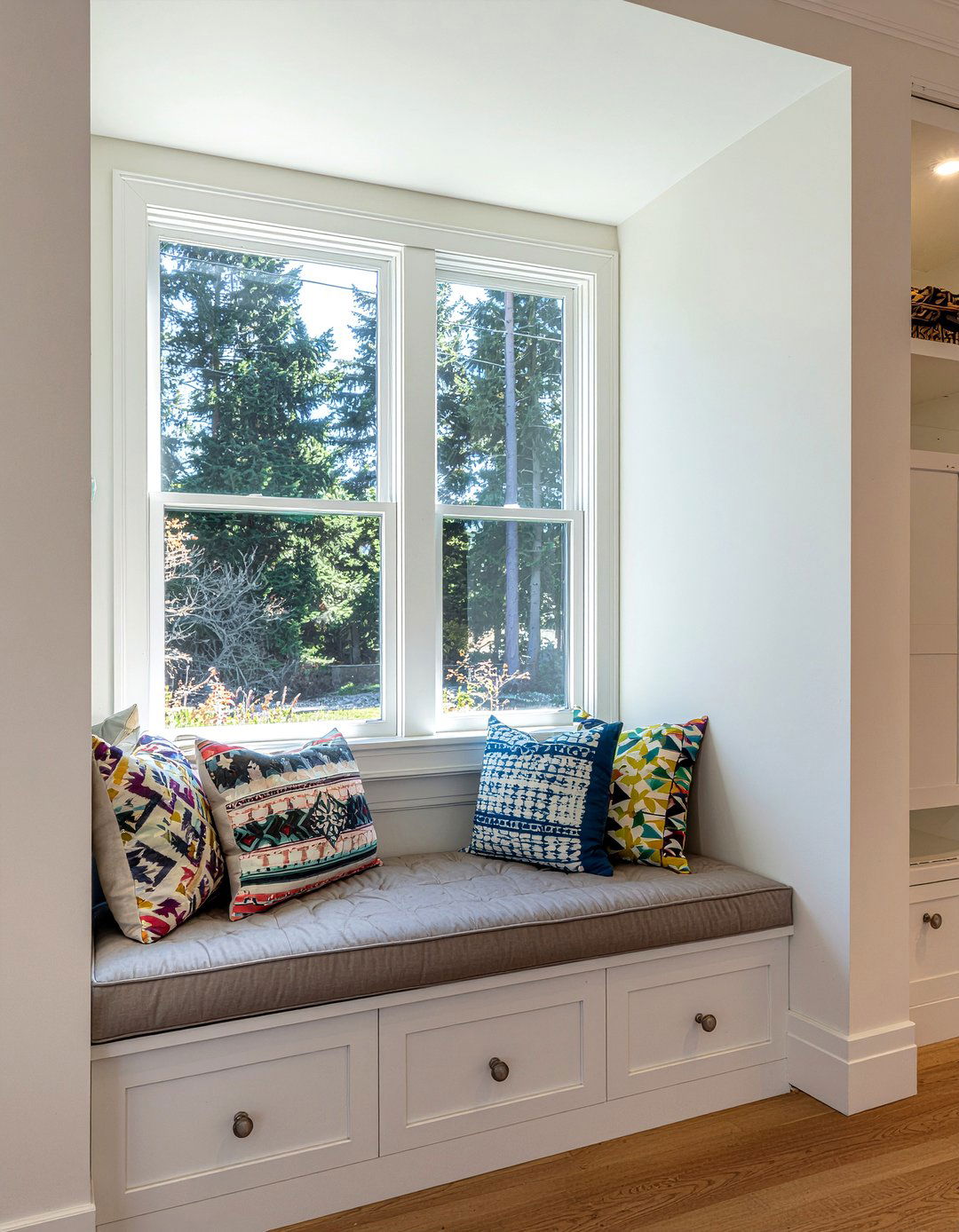 Bay Window Nook - 30 old house living room ideas