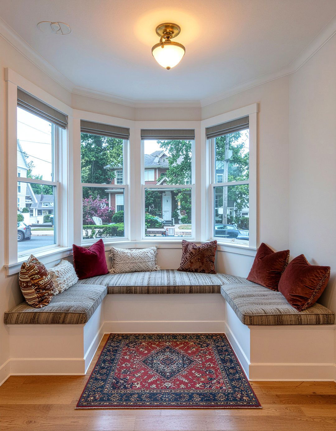 Bay window living room - 30 living room natural light ideas