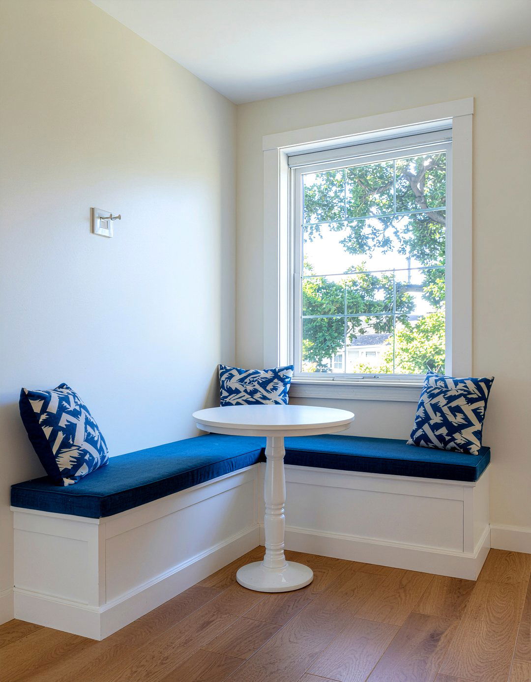 Beach House Breakfast Nook Seating - 30 beach house dining room ideas