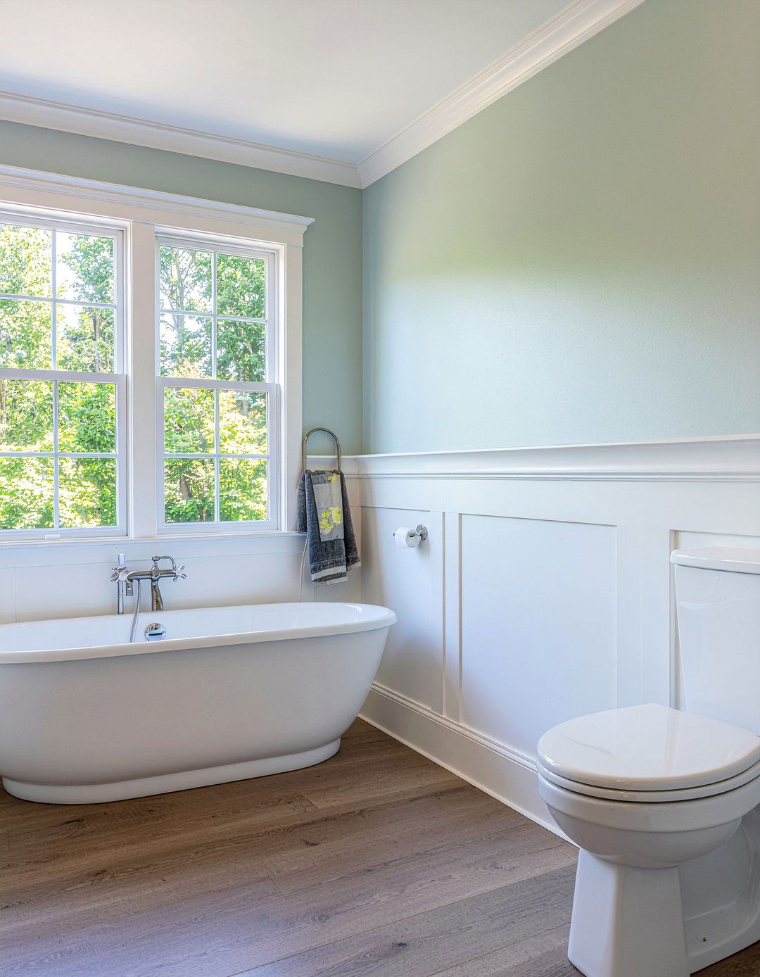 Beadboard Wainscoting - 30 New England bathroom ideas