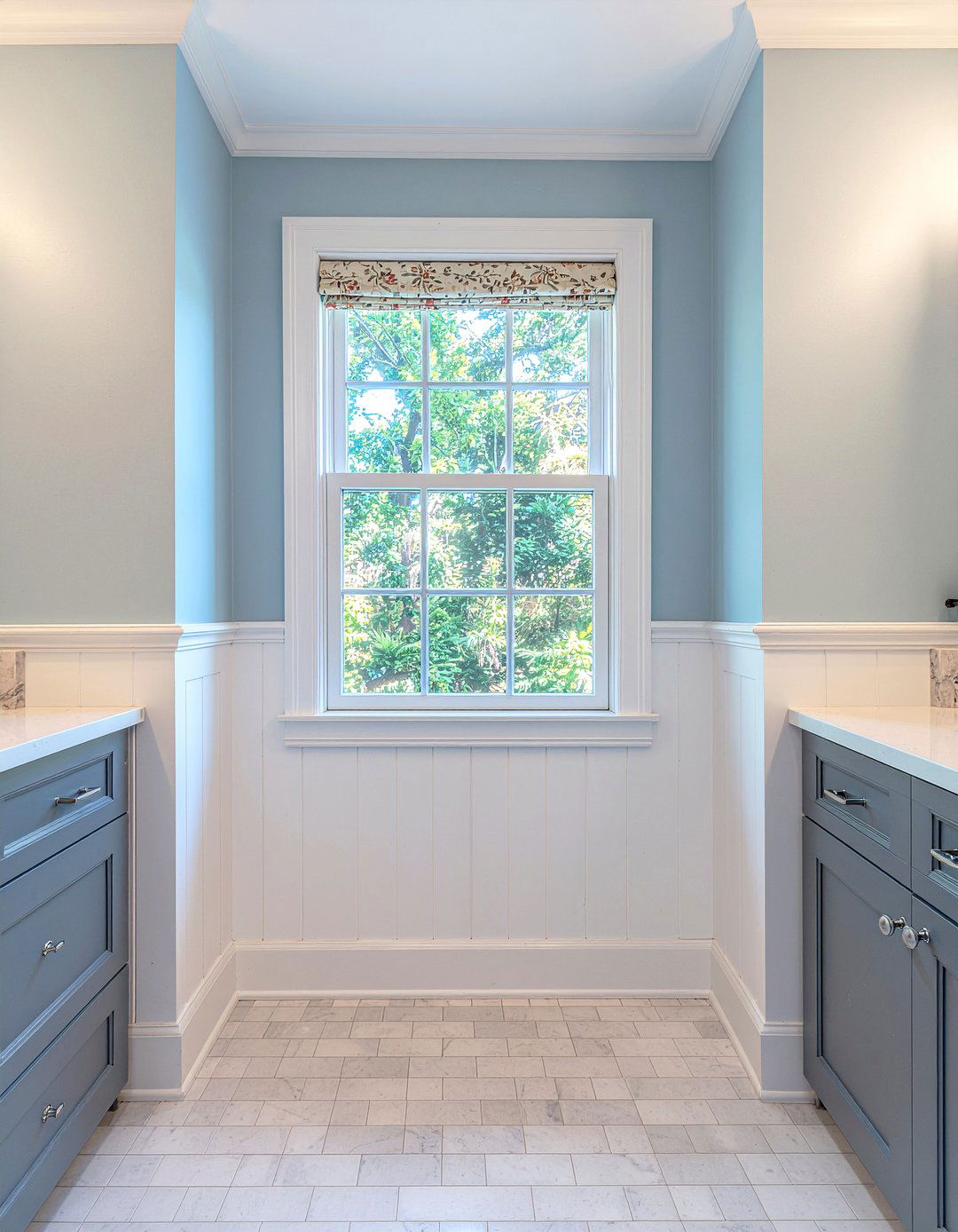 Beadboard wainscoting wall - 30 bathroom half wall ideas