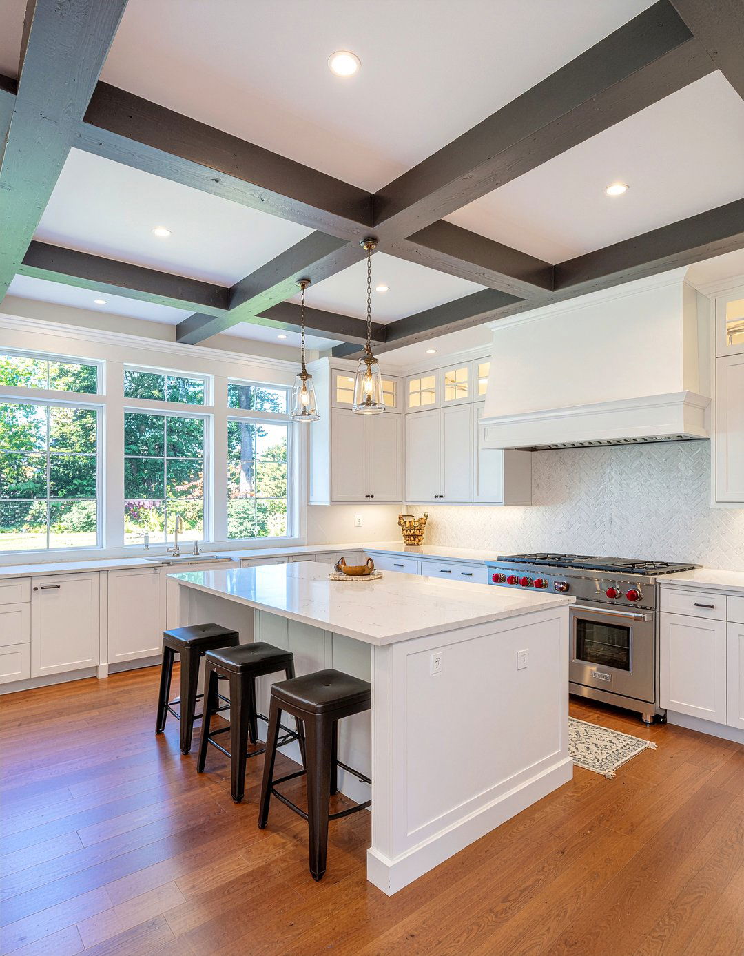 Beamed ceiling details - 30 kitchen layering ideas