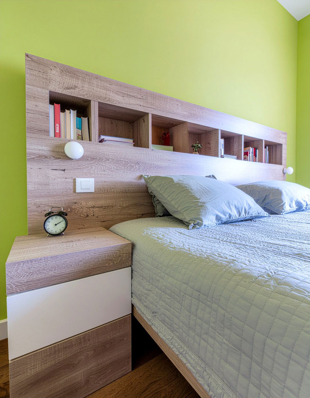 Bed Headboard With Storage - 30 narrow bedroom ideas