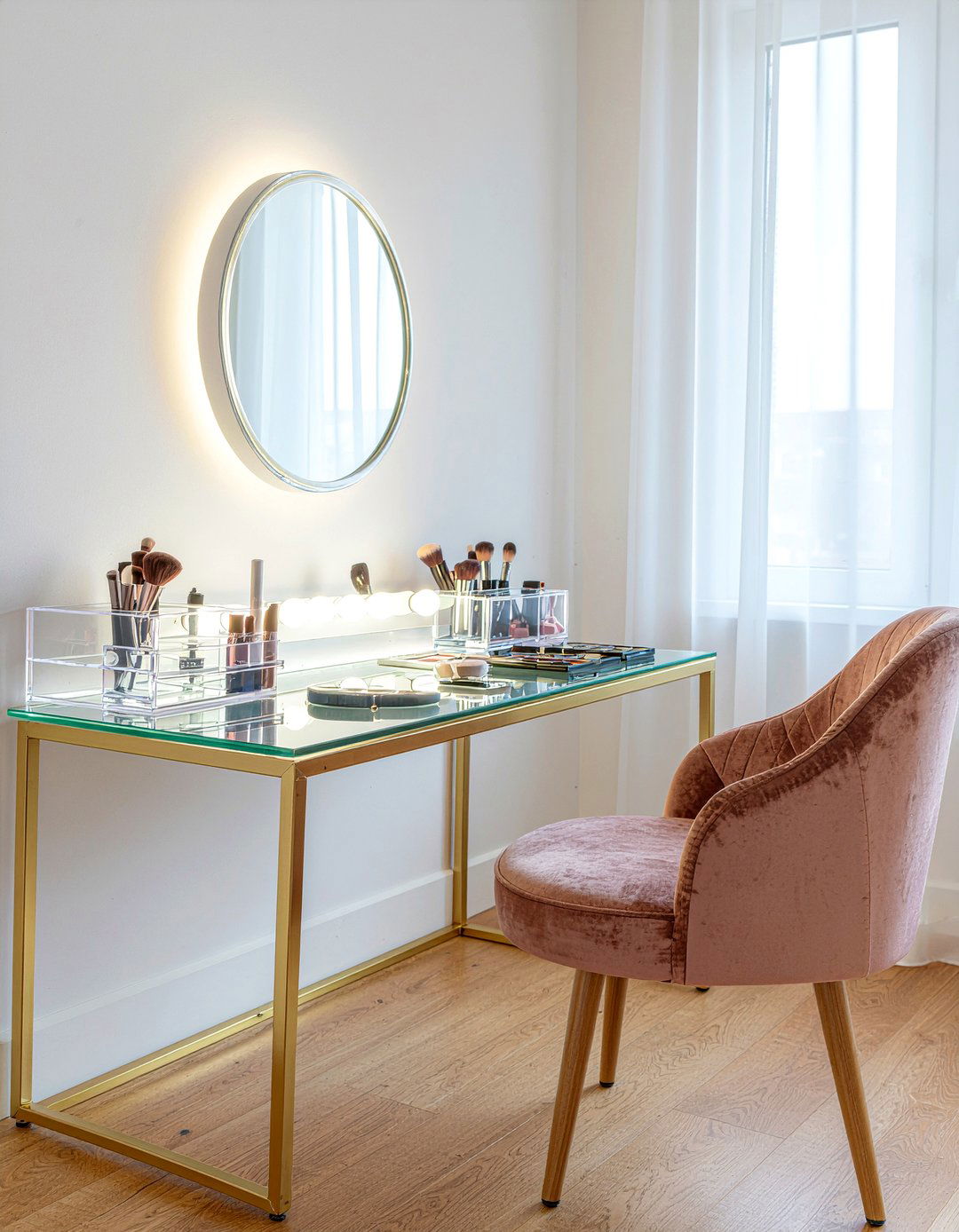 Bedroom Makeup Station - 30 bedroom dual purpose ideas