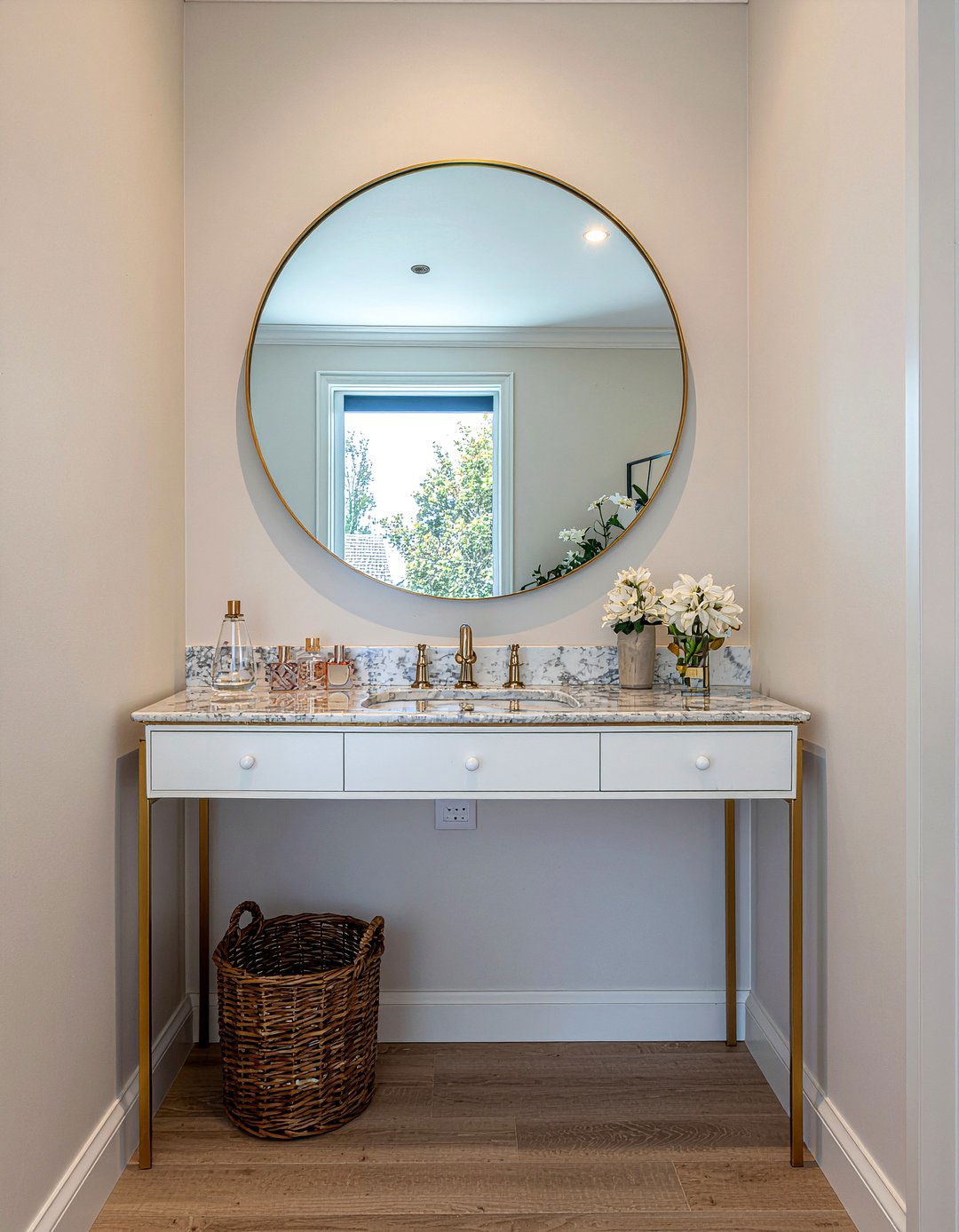 Bedroom Vanity Alcove - 30 bedroom niche ideas