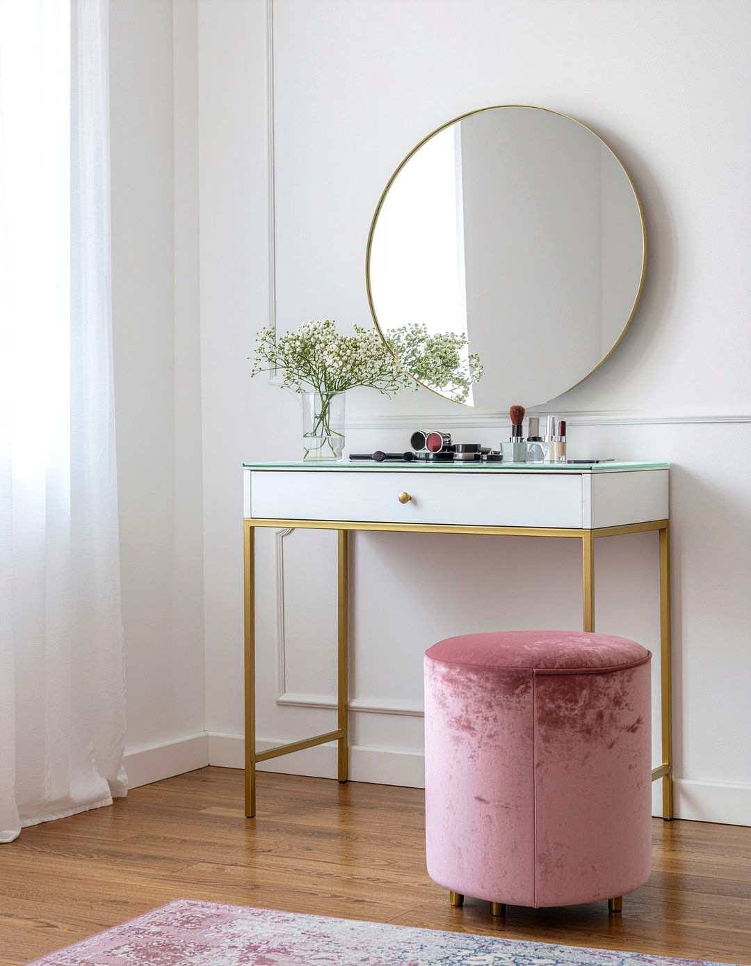 Bedroom Vanity Station - 30 bedroom multi-functional ideas