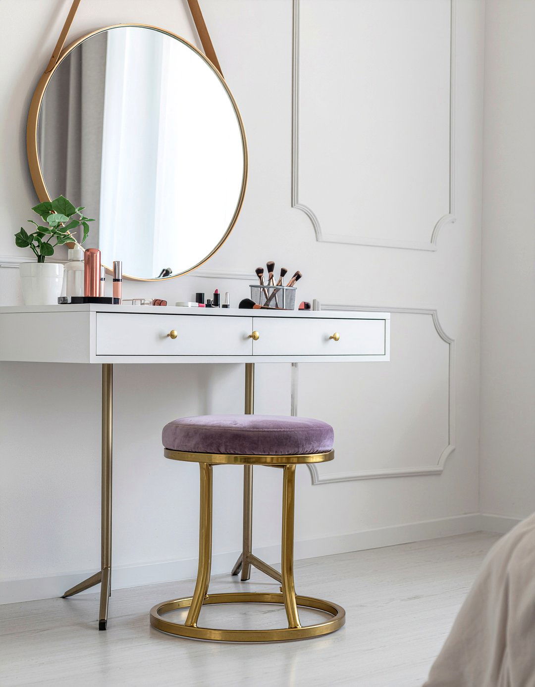 Bedroom Vanity Stool - 30 bedroom seating ideas