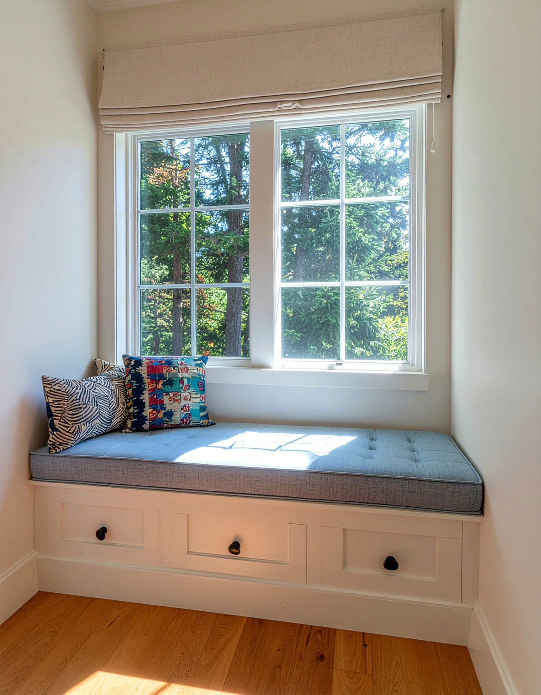 Bedroom Window Seat Nook - 30 multigenerational bedroom ideas