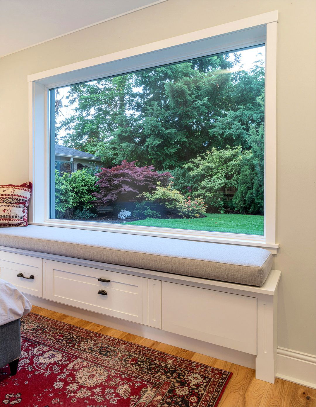 Bedroom Window Seat - 30 bedroom dual purpose ideas