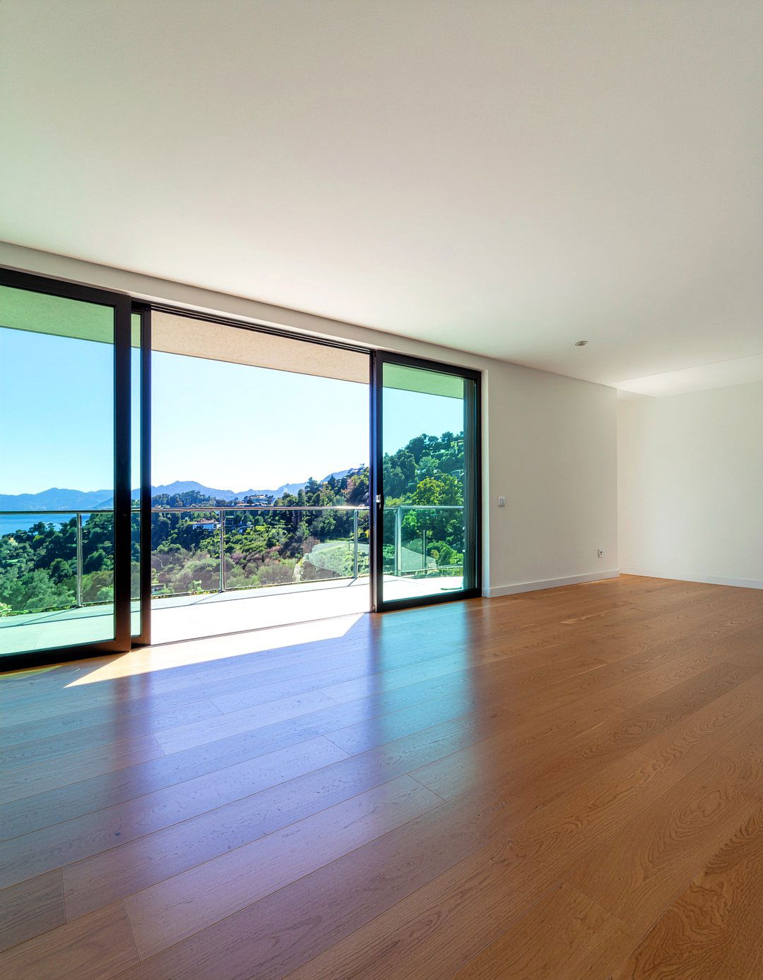 Bedroom balcony glass doors - 30 spacious bedroom ideas