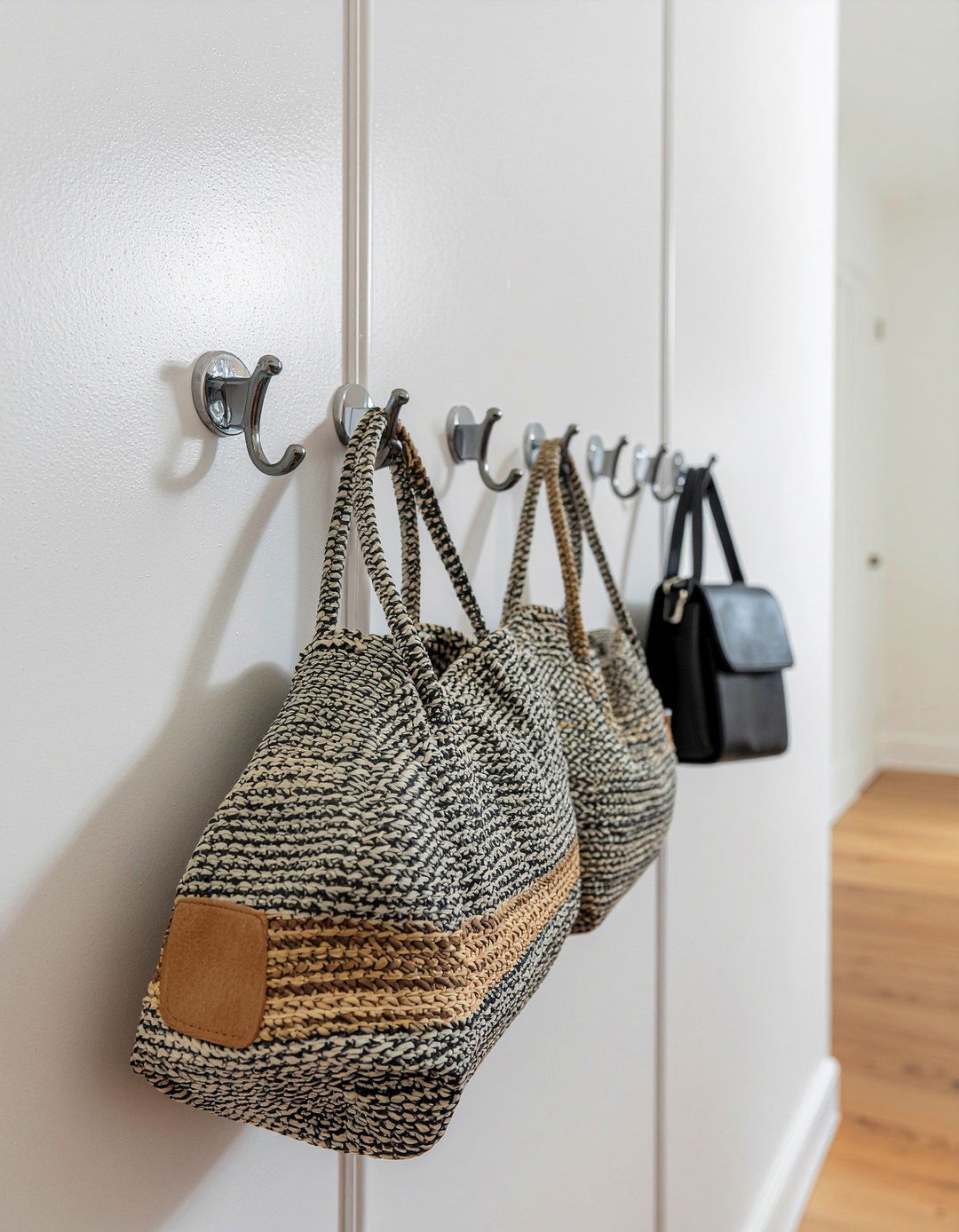 Behind the door hooks - 30 bedroom bag storage ideas