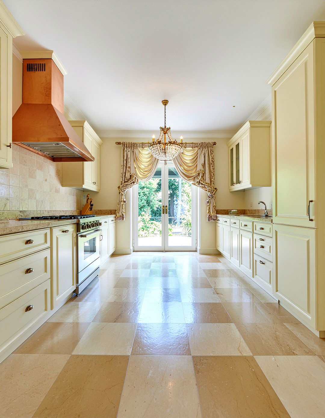 Beige and cream checkerboard floor - 30 checkered floor kitchen ideas
