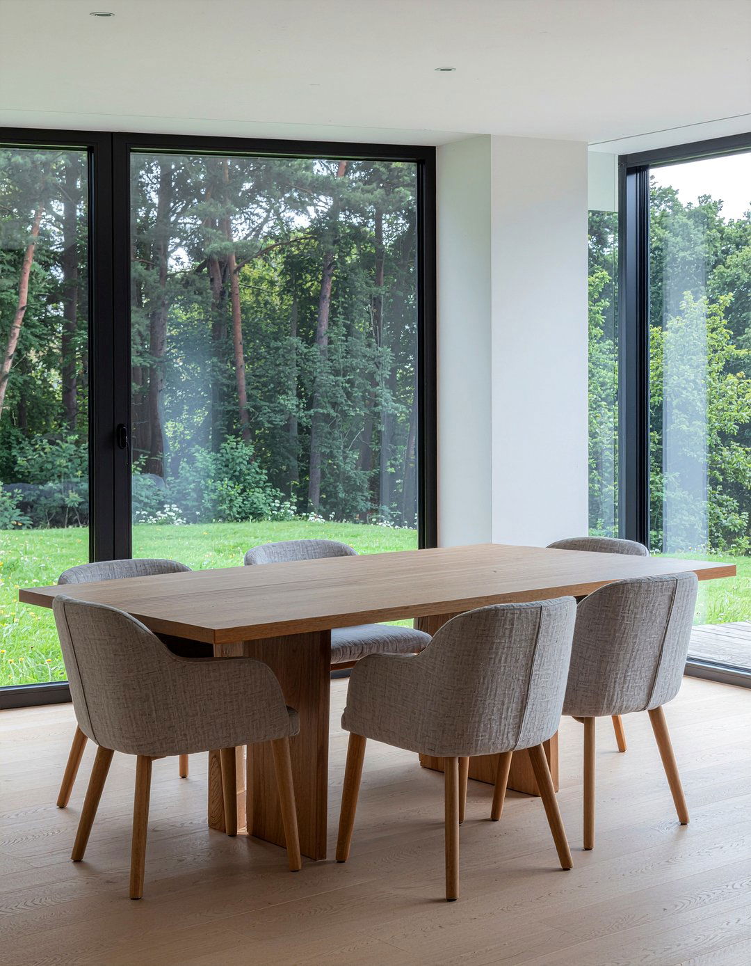 Belgian Minimalist Dining Room - 30 European dining room ideas