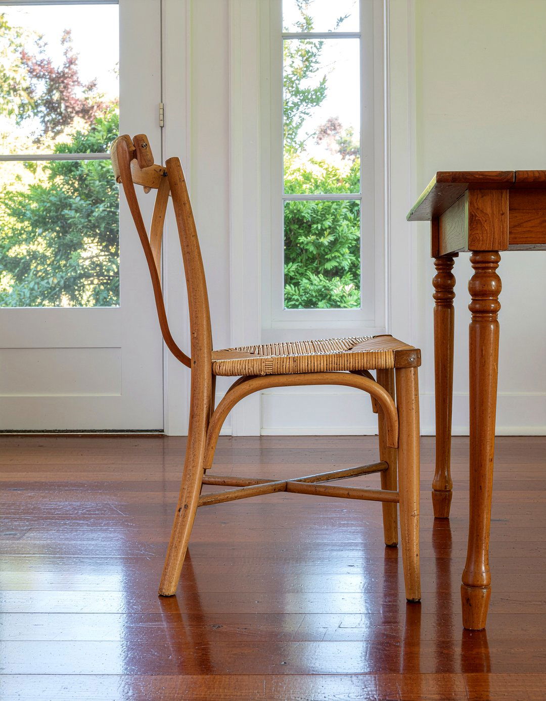 Bentwood Dining Chairs - 30 secondhand dining room ideas