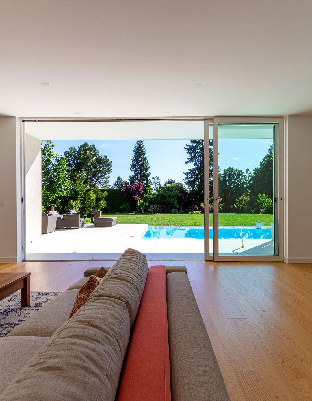 Bi fold door living room - 30 living room natural light ideas