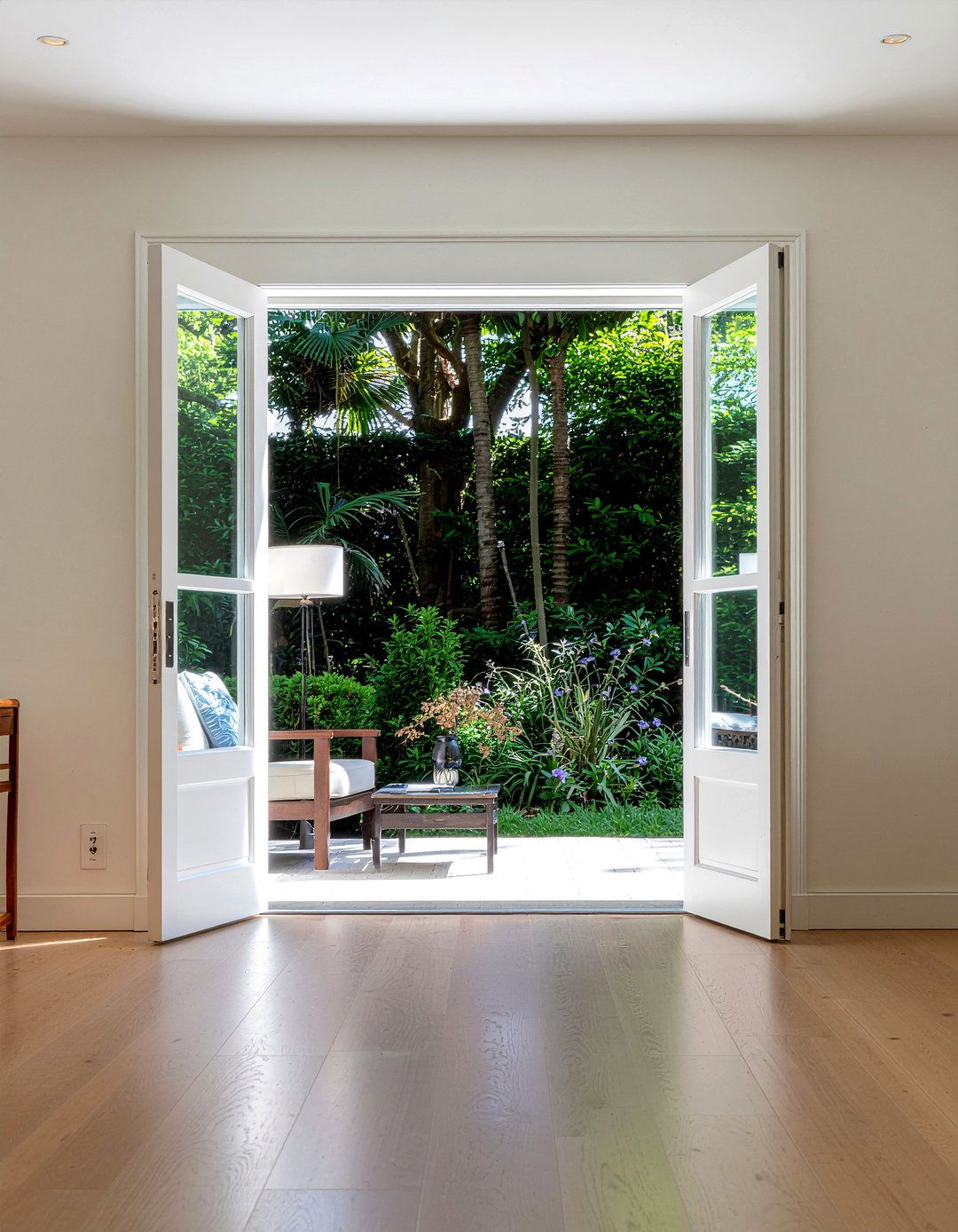 Bifold french doors living room - 30 living room french doors