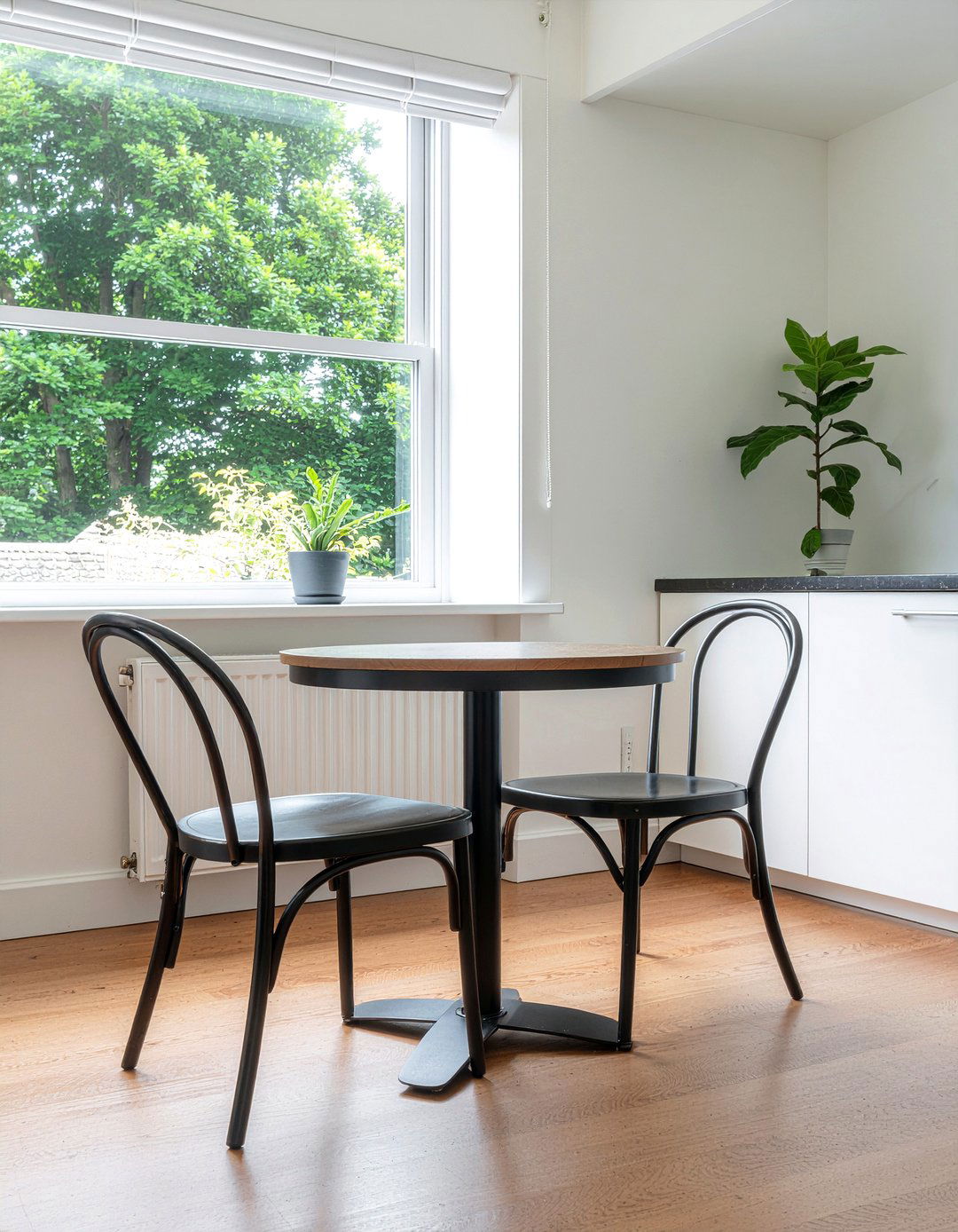 Bistro table kitchen nook - 30 dining nook ideas