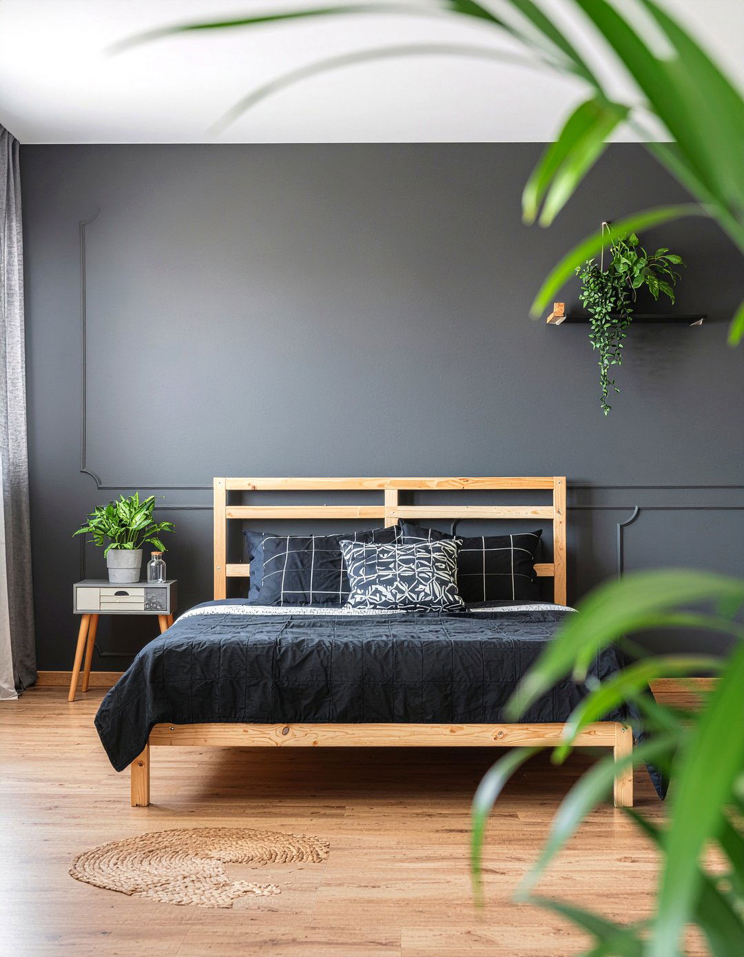 Black Accent Wall - 30 bedroom feature wall ideas