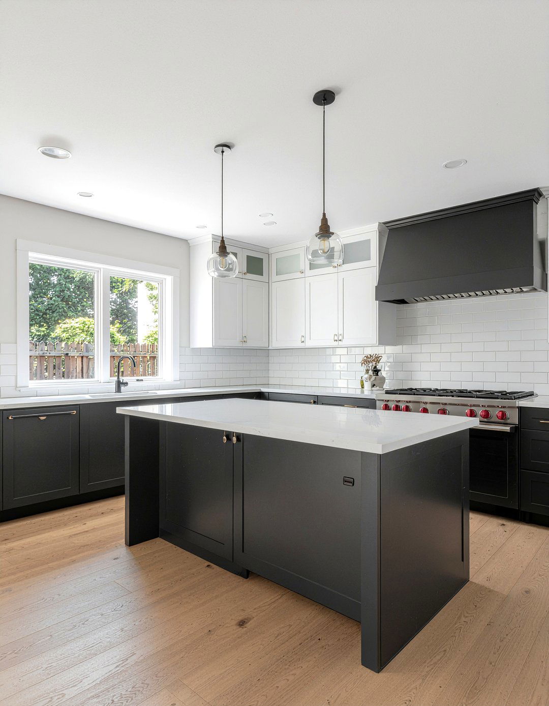 Black And White Kitchen - 30 black kitchen ideas