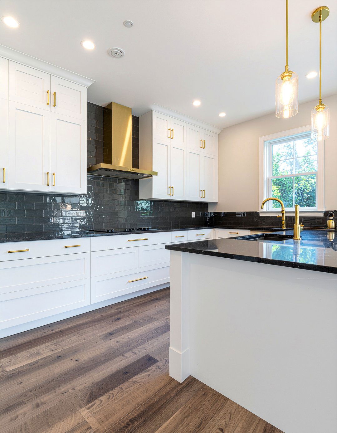 Black And White Kitchen With Gold Accents - 30 black and white kitchen ideas