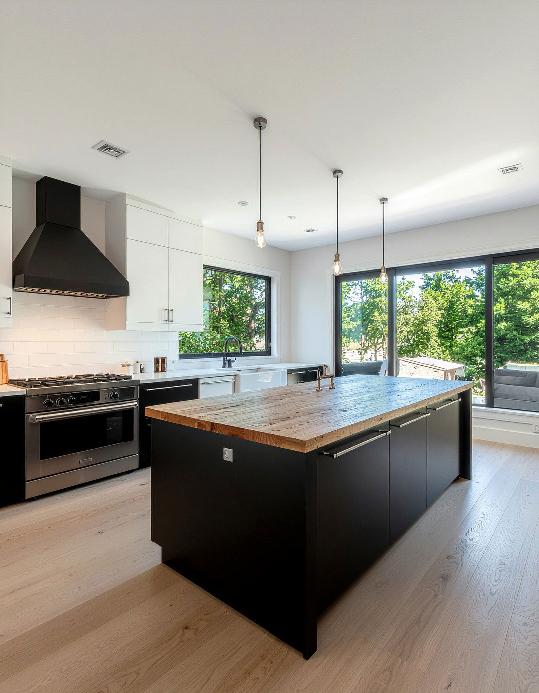 Black And White Kitchen With Wood Accents - 30 black and white kitchen ideas