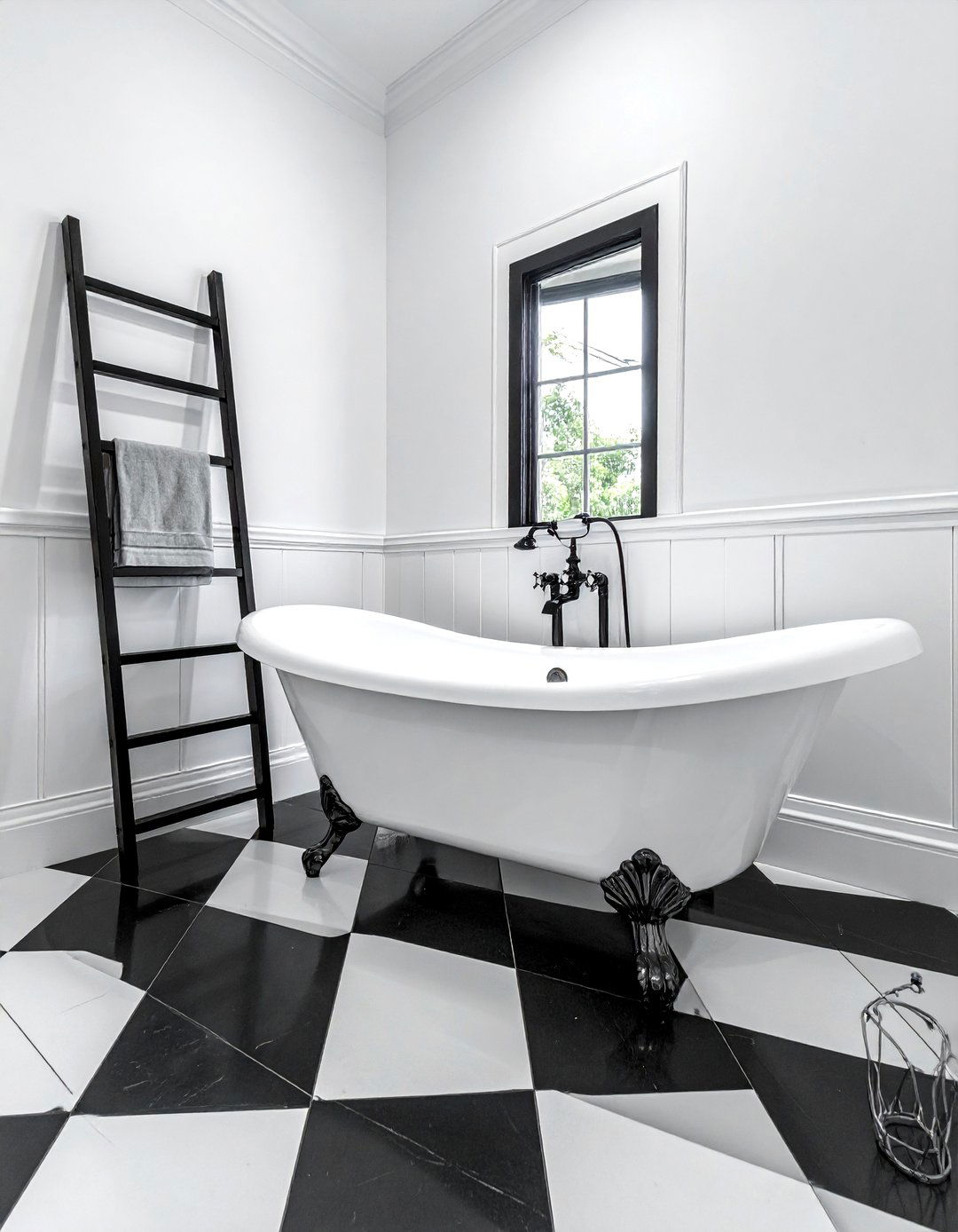 Black And White Patterns - 30 eclectic bathroom ideas