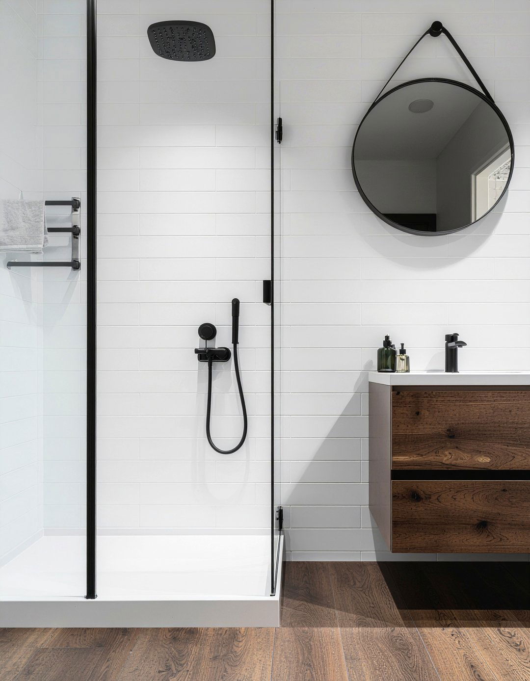 Black Fixtures And Hardware - 30 full bathroom remodel ideas