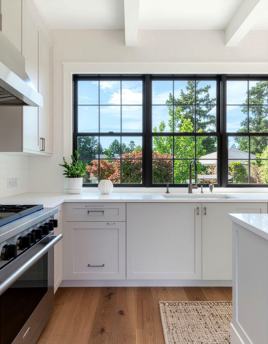 Black Frame Kitchen Window - 30 kitchen window ideas