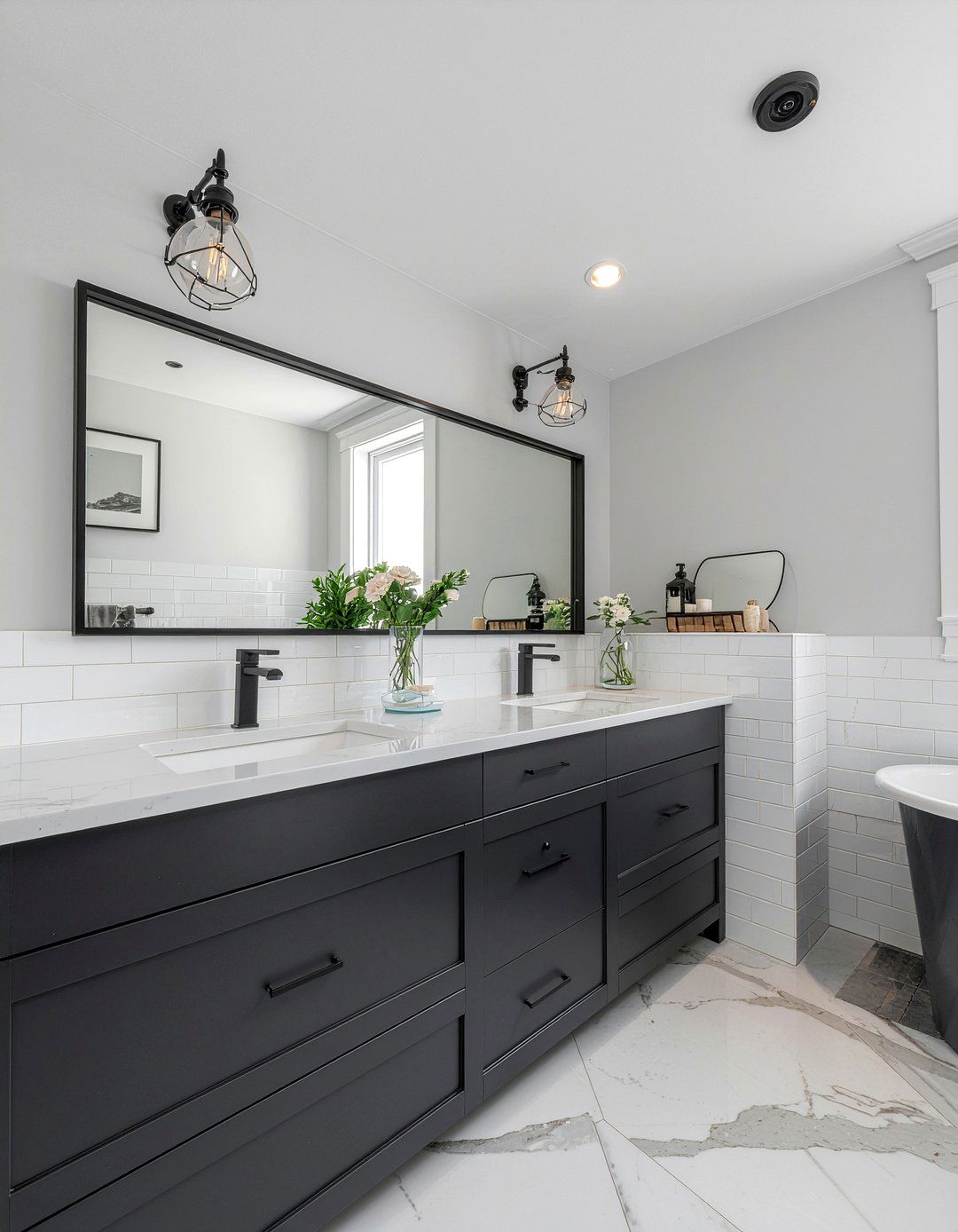 Black Framed Mirror - 30 bathroom decor ideas