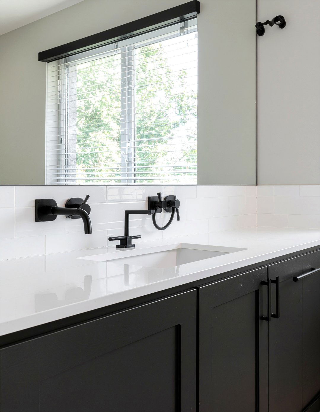 Black Hardware - 30 small bathroom remodel ideas