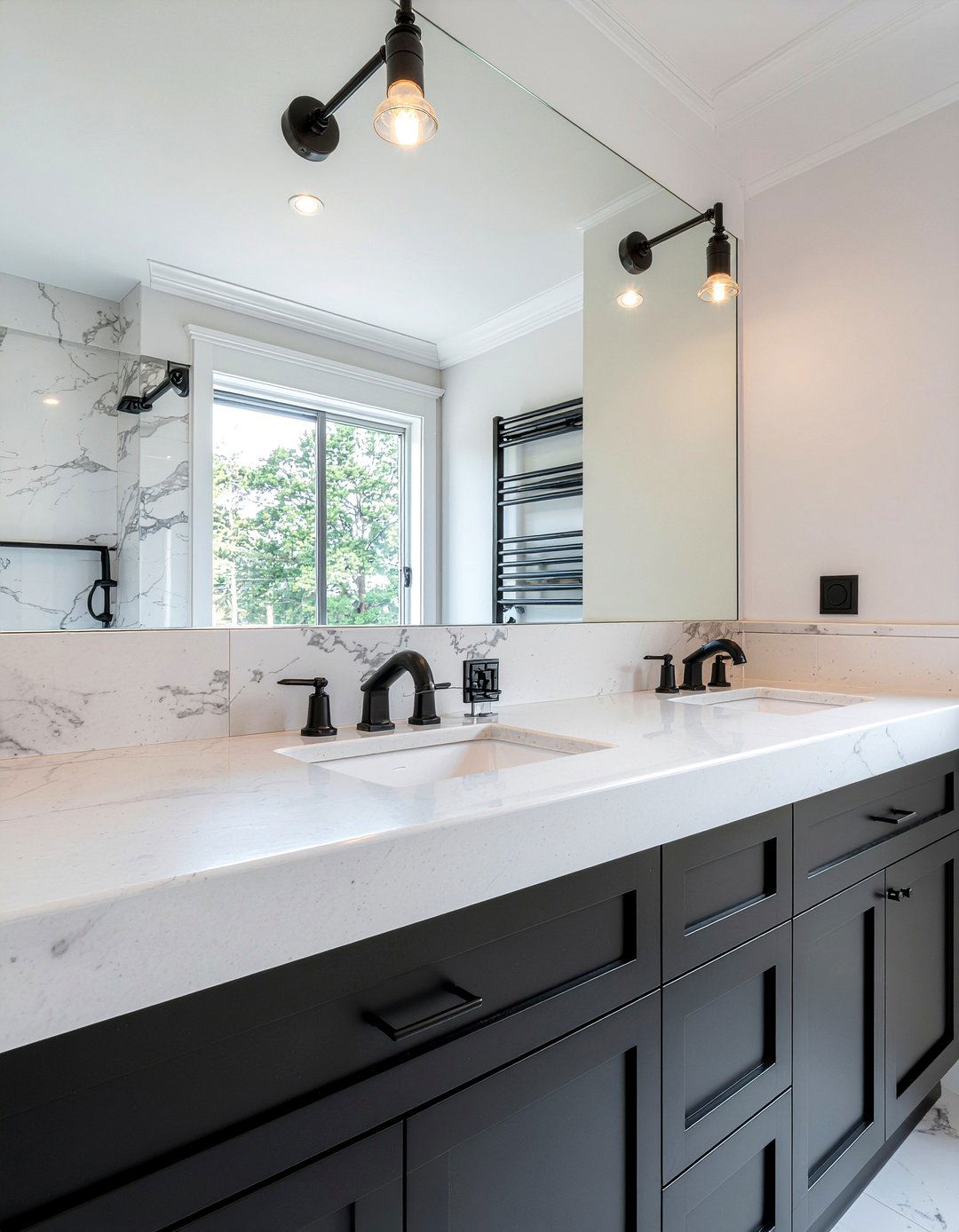 Black Hardware Bathroom - 30 bedroom ensuite ideas