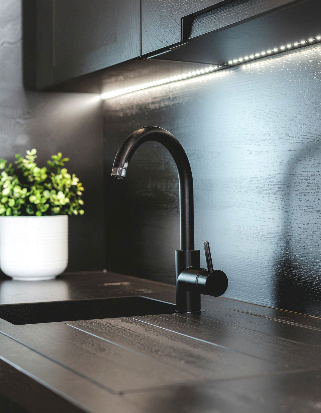 Black Kitchen Faucet - 30 all black kitchen ideas