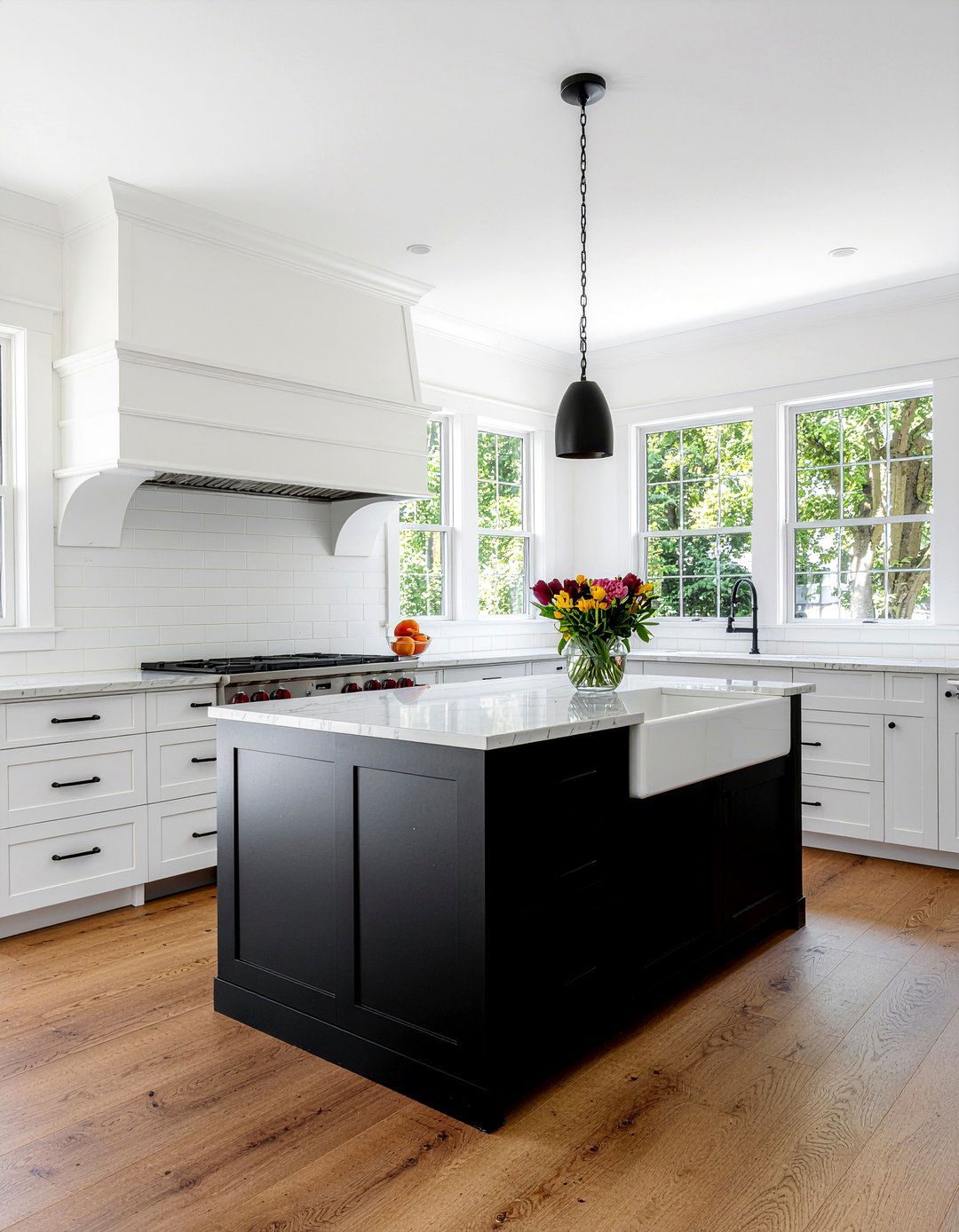 Black Kitchen Island White Cabinets - 30 black and white kitchen ideas
