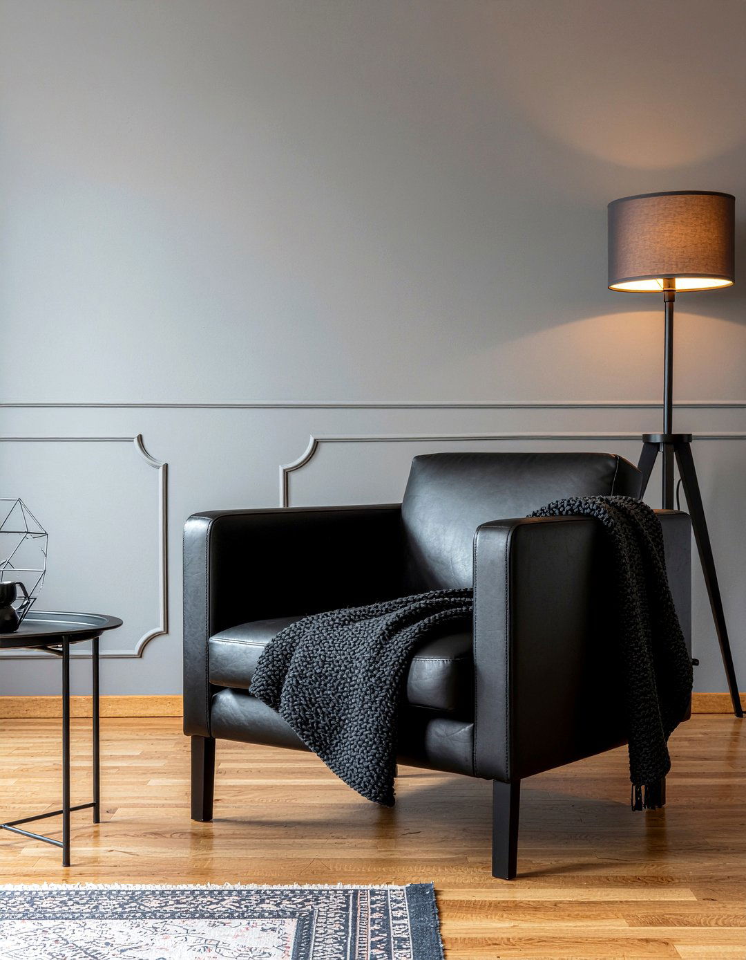 Black Leather Armchair - 30 all black living room ideas