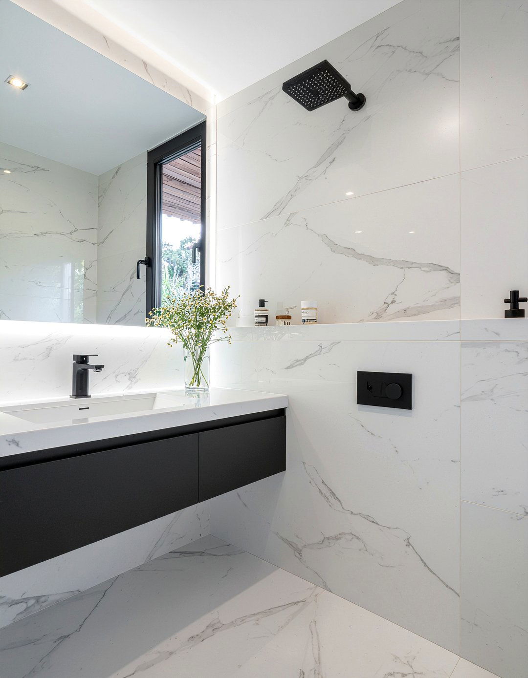 Black Matte Fixtures - 30 minimalist bathroom ideas