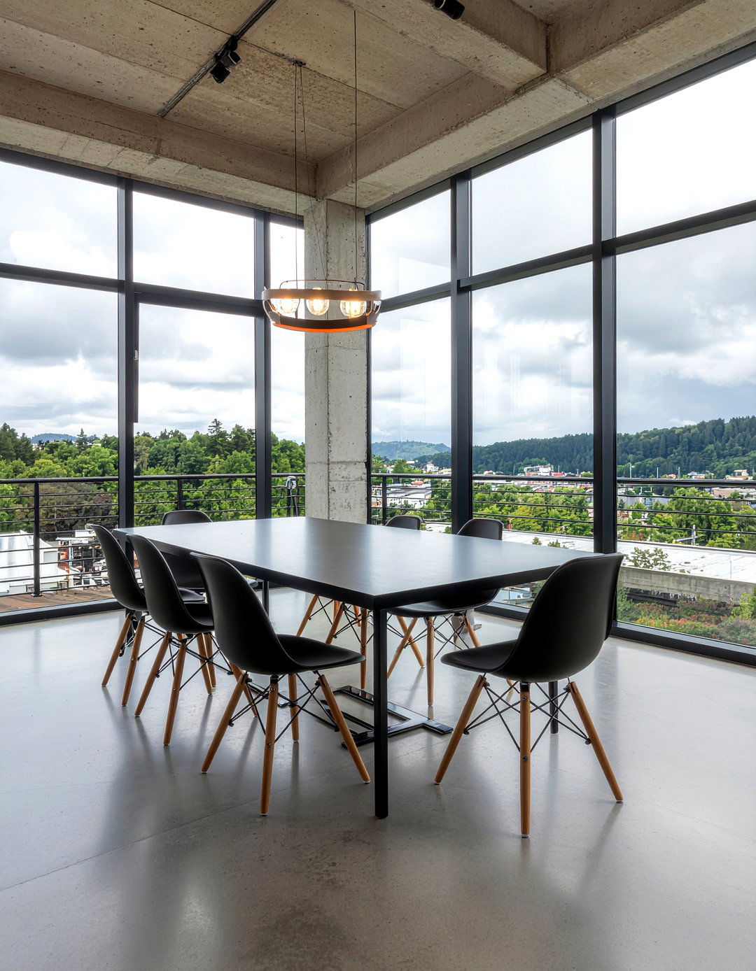 Black Metal Accents - 30 affordable dining room ideas