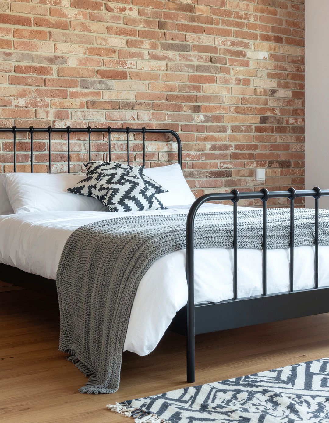 Black Metal Bed Frame - 30 metal accent bedroom ideas