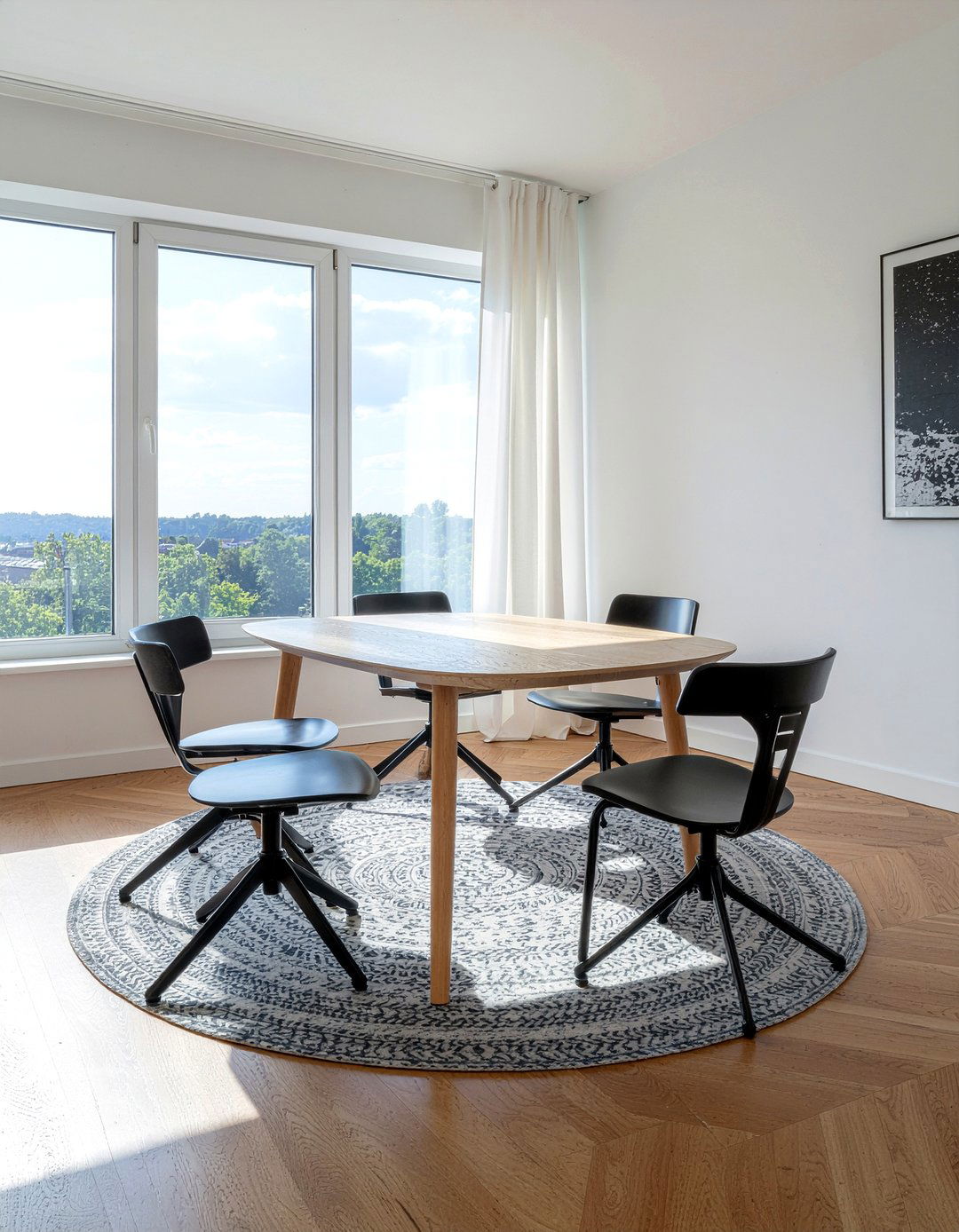 Black Metal Chair - 30 metal dining room ideas